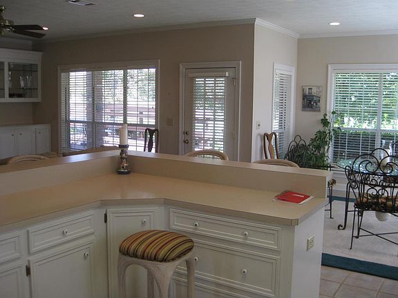 5th image of 817 W Deerfield Dr