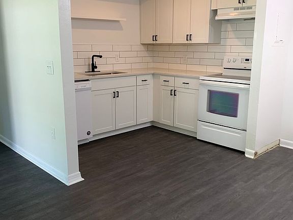 5th image of 101 NW 23rd Pl #109