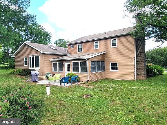 4th image of 4804 Manor Way