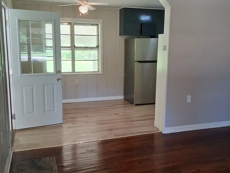205 W Crestview Dr — Photo 7