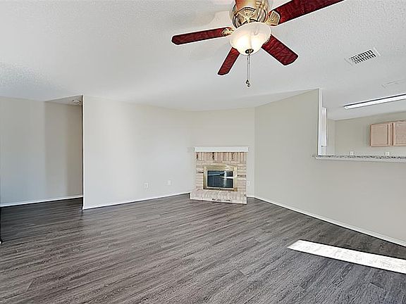 2nd image of 2749 Peach Dr