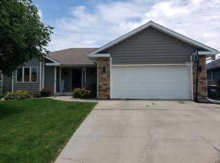 630 Lakeview Dr, Mccook Lake, SD 57049