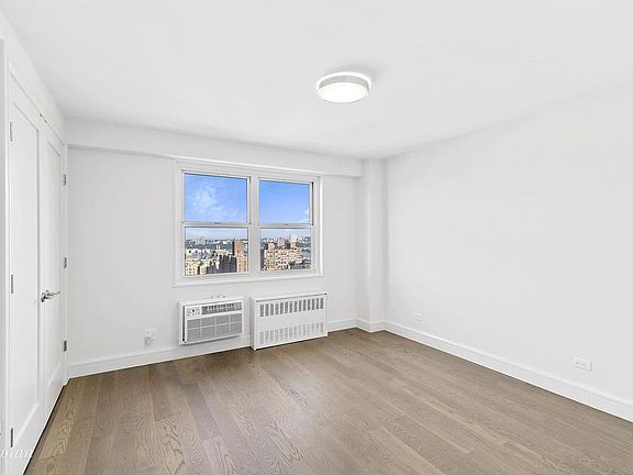 4th image of 100 W 93rd St APT 26C