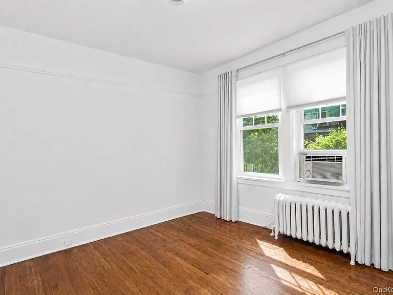 15-17 Chestnut St #15 — Photo 12