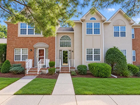112 Richmond Ct N, Holmdel, NJ 07733