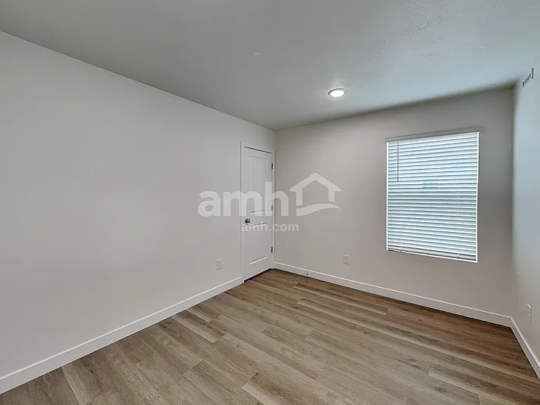1284 W Mahogany St — Photo 19