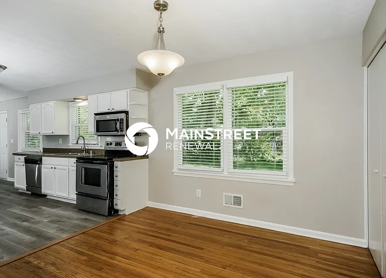 9909 Lakewood Dr — Photo 5