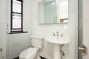 Rented by R New York