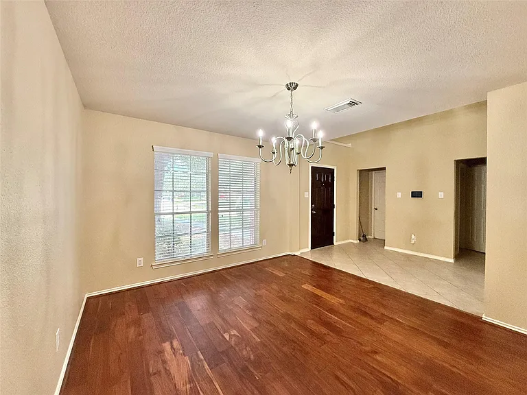 1810 Katlyn Ln — Photo 7