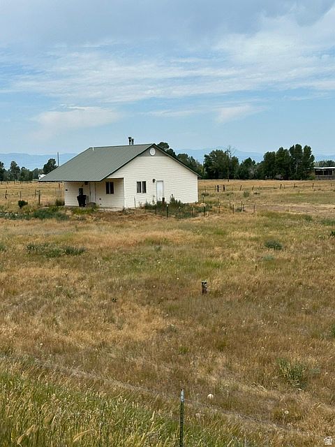 1st image of 636 Cemetary Rd