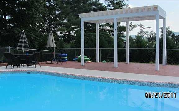 3rd image of 60 Shamrock Dr