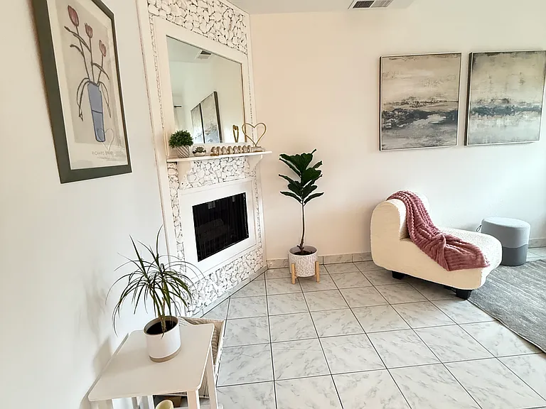 1671 E Kingsley Ave #B — Photo 7
