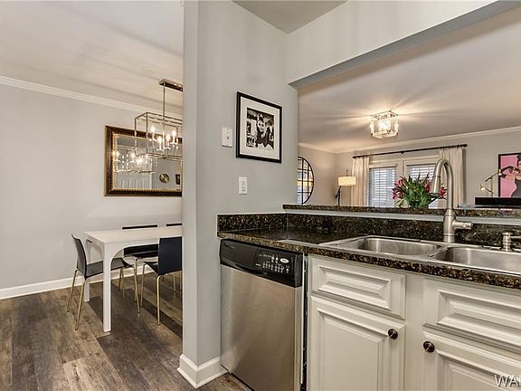 4th image of 120 15th St E APT 507