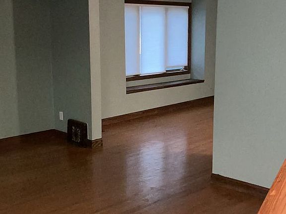 4th image of 417 3rd Ave E
