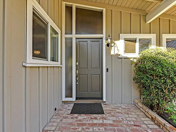 4th image of 1219 Avis Dr