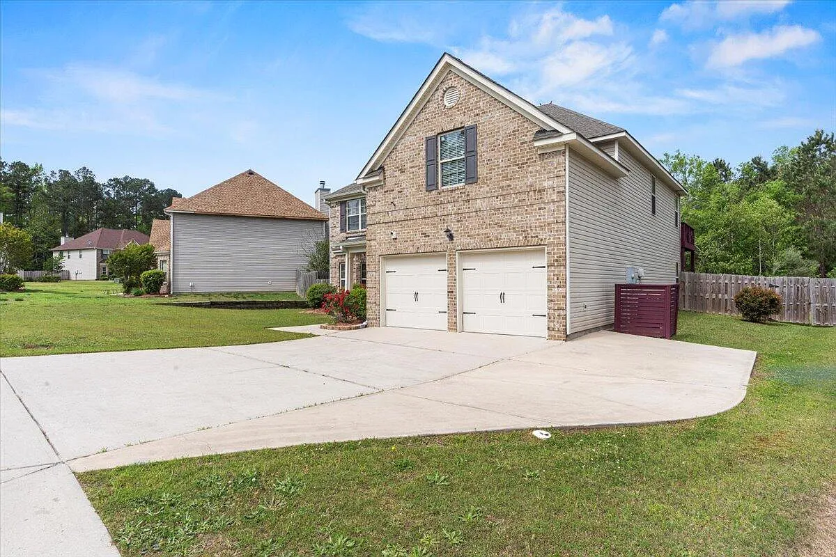 4 bed, 2.5 bath, 2990 sqft, $5,600 — Photo 3
