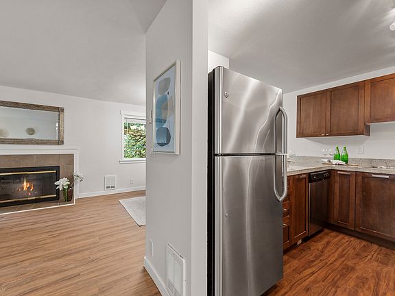 5th image of 3018 128th Ave SE APT 13