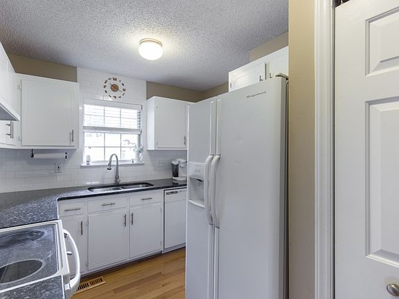 2nd image of 2925 Archdale Dr