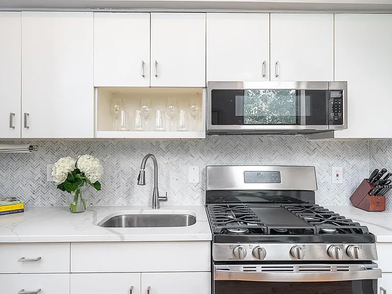 132 Madison St #2R — Photo 5