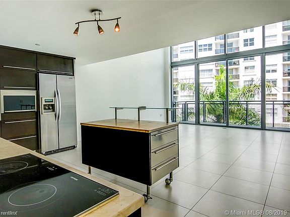 6000 Collins Ave