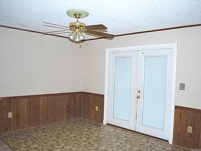 705 Mapleleaf Ln — Photo 8