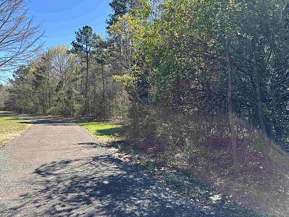 3rd image of 408 Hawthorne Rd