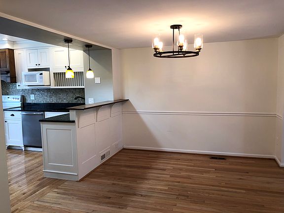 4th image of 10 Donagh Ct