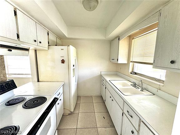 5th image of 374 Garland Ct