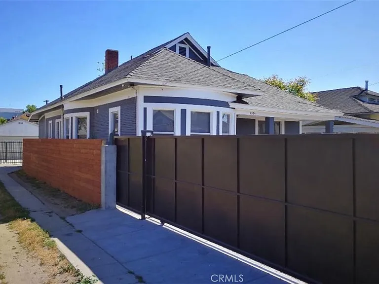 1356 W 30th St — Photo 2