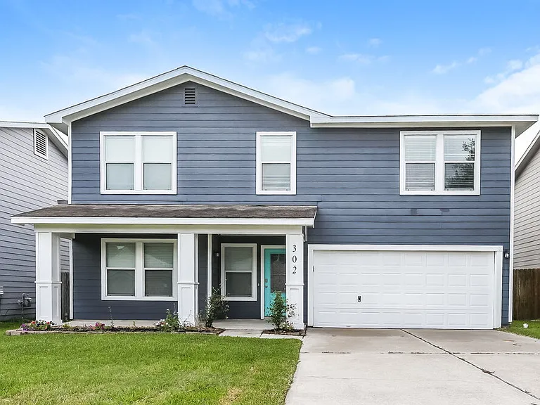 302 Falling Pine Dr — Photo 1