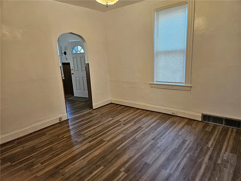 2212 Cronemeyer St — Photo 15