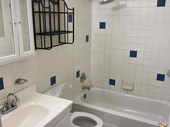 4th image of 4029 Vermont Ave NW #4029