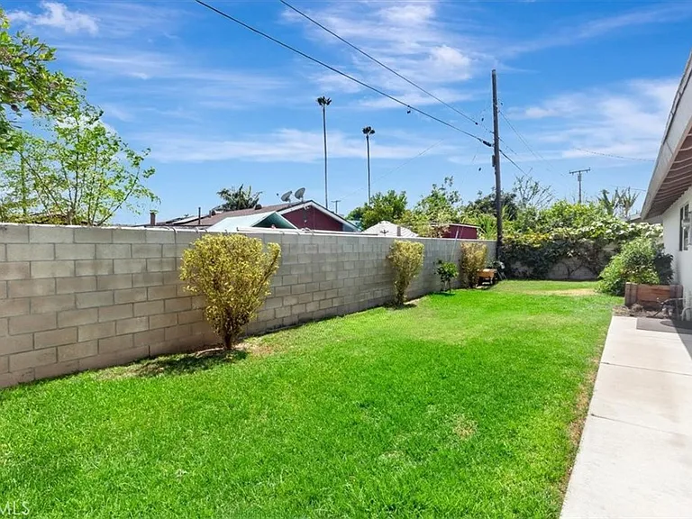 1522 W Robin Rd — Photo 18