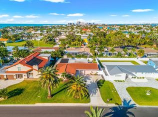 111 17th St, Belleair Beach, FL 33786