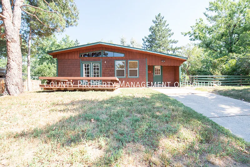 3 bed, 1.0 bath, 1307 sqft, $3,200 — Photo 3