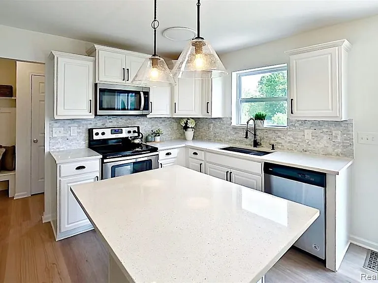 425 Knollwood Dr — Photo 13