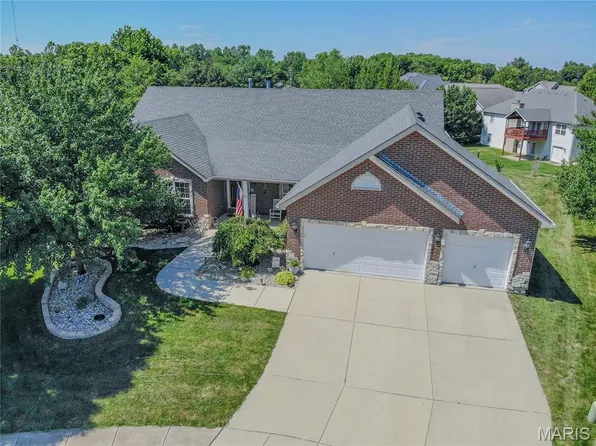2242 Chatham Ct, Maryville, IL 62062