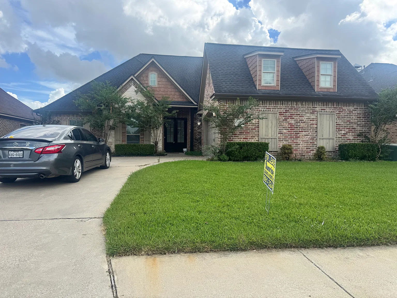 4 bed, 2347 sqft, $3,200 — Photo 2