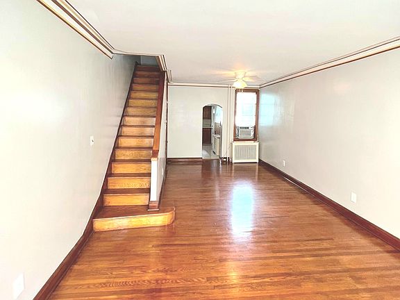 2nd image of 2747 Plum St