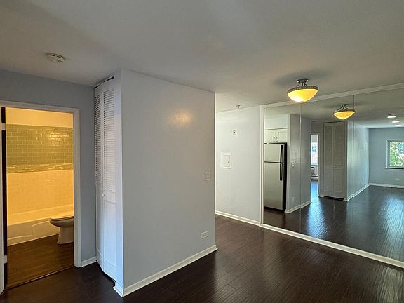 2nd image of 3825 N Pine Grove Ave APT 518