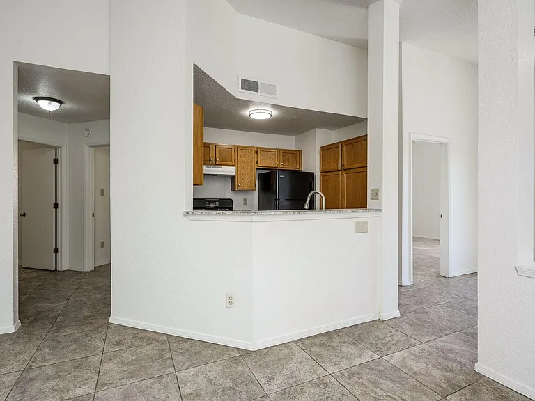 2136 Pioneer Ave — Photo 13