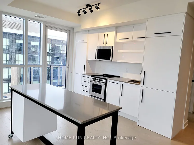560 Rideau St #802 — Photo 8