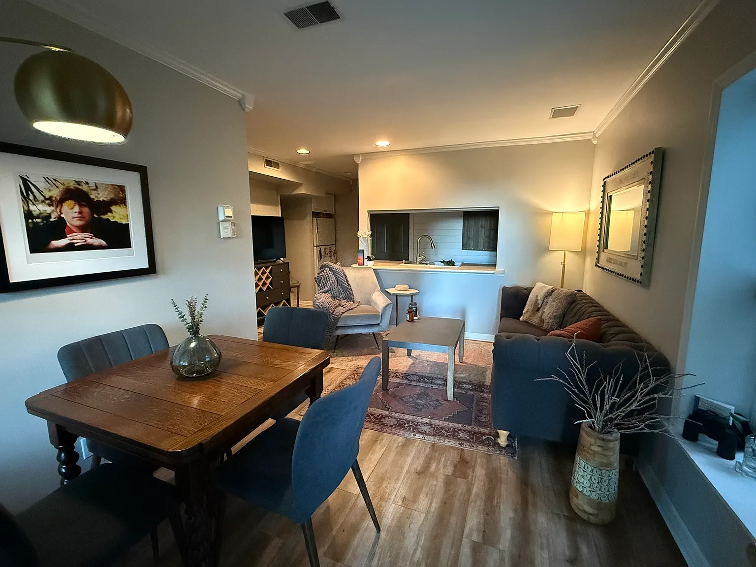 2 bed, 900 sqft, $1,899 — Photo 2