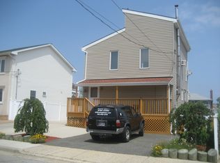 321 Arthur St, Freeport, NY 11520