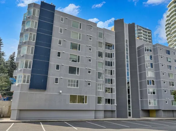 15111 Russell Ave #502, White Rock, BC V4B 2P4