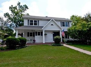 121 Division St, St Charles, IL 60174