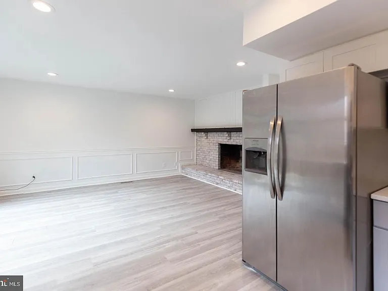 9311 Marycrest St — Photo 10