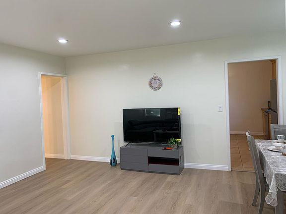 4th image of 2505 Paloma St