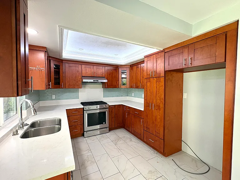 9256 Crocus Ave — Photo 7