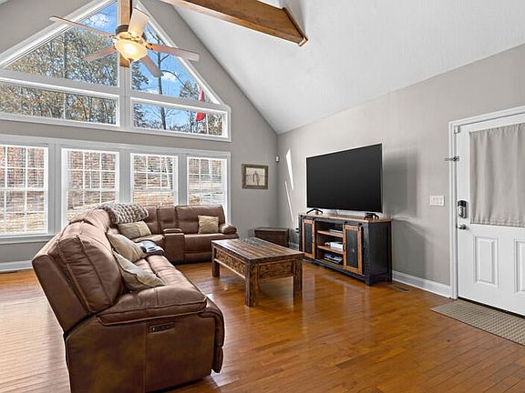 2nd image of 916 Redbud Dr